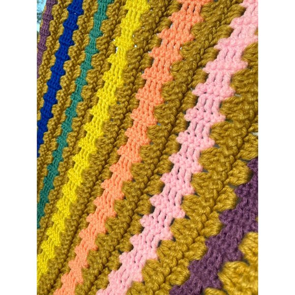 Vintage 1970s rainbow mini knitted Afghan/blanket - Picture 6 of 7